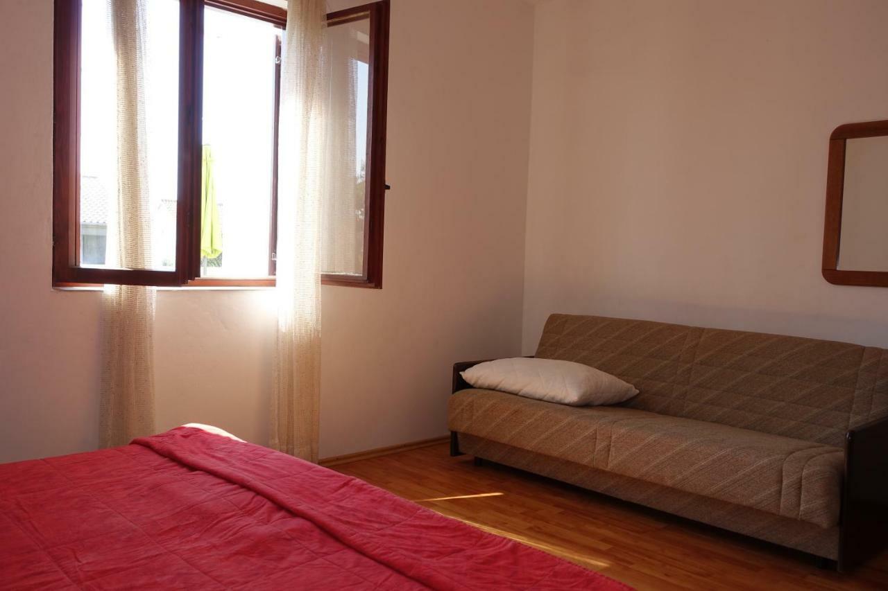 Dede Apartma Nin